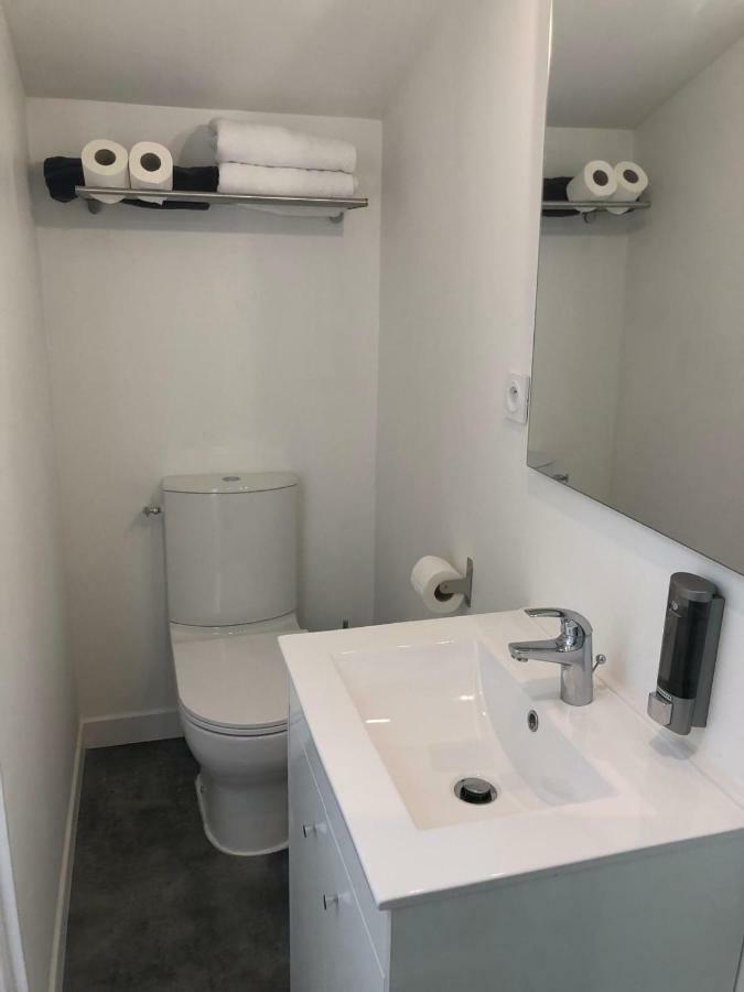 La Cabane Centre La Breche Wifi Calme Linge De Pressing Ньор Экстерьер фото